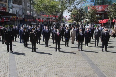 Edremit'te Sosyal Mesafeli 23 Nisan Kutlaması