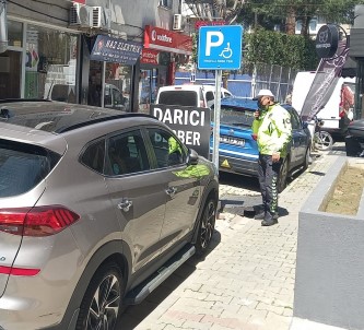 Engelli Park Yerini İşgal Geden Araçlar Denetlendi