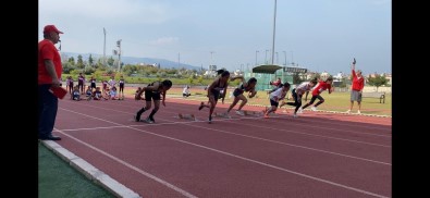 'Kır Çiçekleri', Küçükler Atletizm Festivali'nde İlk Üçe Girdi