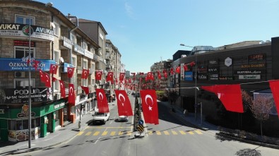 Nevşehir'de Caddeler Türk Bayraklarıyla Donatıldı