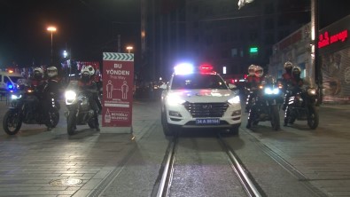 (Özel) Beyoğlu'nda Polis Ekipleri Denetimlerini Sıkılaştırdı, Kısıtlamada Sokaklar Boş Kaldı