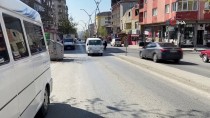 (Özel) Sultangazi'de Otomobil İle Motosiklet Kafa Kafaya Çarpıştı; 2 Yaralı