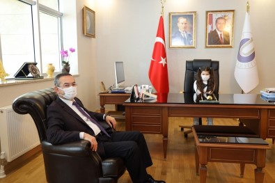 Rektör Akdoğan, 23 Nisan'da Koltuğunu Devretti