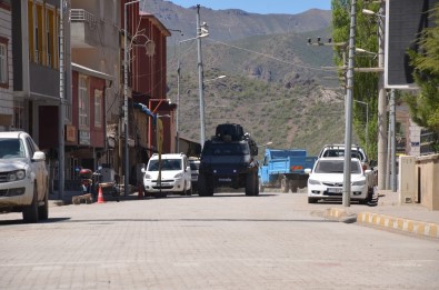 Şırnak'ta 23 Nisan Zırhlı Araçlardan Çalınan Şarkılarla Kutlandı
