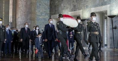 TBMM Başkanı Mustafa Şentop ve Devlet erkanı 23 Nisan dolayısıyla Ata'nın huzurunda!