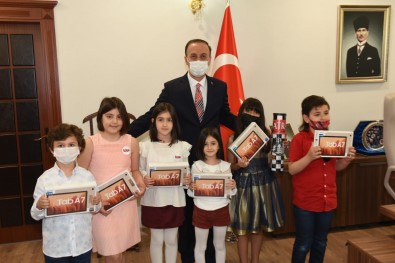Vali Erin Makamını Çocuklara Devretti
