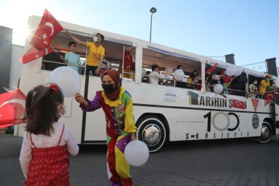 Gönüllü Palyaçolar Sanat Otobüsüyle 23 Nisan Çocuk Bayramı'nı Kutladı