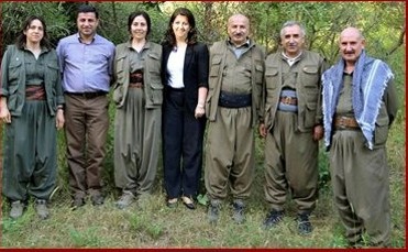 Demirtaş ve birçok HDP'linin 6-8 ekim yargılaması başladı! Mahkemede provokasyon