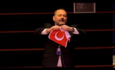 Türk bayrağını yırtan hadsiz Yunan vekilin dokunulmazlığı kaldırıldı