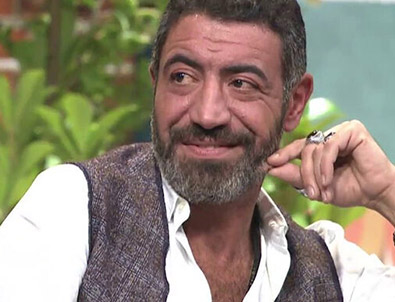 Ünlü sanatçıdan sevindiren haber!