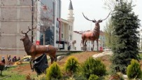TANJU ÖZCAN - Ayı tepki çekince geyik diktiler: Bolu'da CHP'li belediyeden yeni heykel