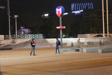 İstanbul'da 1 Mayıs için güvenlik hazırlığı: Taksim Meydanı ve Gezi Parkı bariyerlerle kapatıldı