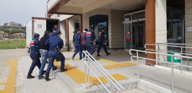 İzmir'de Kaçak Göçmen Operasyonunda 3 Tutuklama