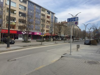 Kırşehir'de Bir Günlük Sokağa Çıkma Kısıtlamasına Uyuluyor