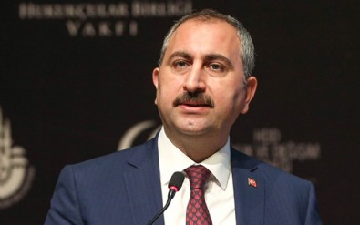 Bakan Gül'den 'bildiriye' sert tepki!