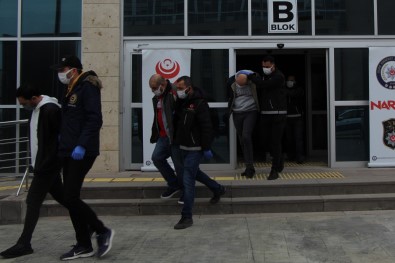 Adliyeye Sevk Edilen 20 Uyuşturucu Tacirinden 2'Si Kadın 9 Kişi Tutuklandı