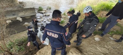 AFAD Kıyıdan, Dalgıçlar Nehirde Arıyor