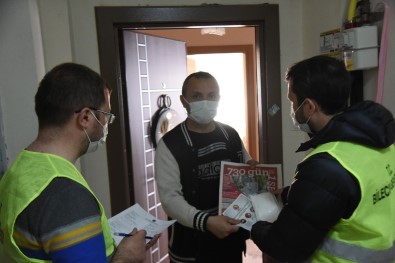 Bilecik'te Kapı Kapı Gezerek 110 Bin Maske Dağıttılar