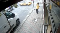 İstanbul'da Feci Kaza Açıklaması Motosikletli Taksinin Altına Girdi