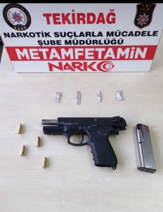 Tekirdağ'da Şüpheli Araçtan Silah Ve Uyuşturucu Çıktı