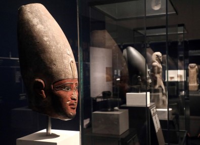 Ulusal Mısır Medeniyeti Müzesi'nde Yeni Nakledilen 22 Firavunun Mumyası Sergileniyor