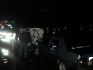 Zonguldak'ta İki Araç Kafa Kafaya Çarpıştı Açıklaması 4 Yaralı