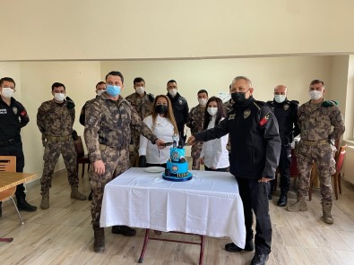 Afyonkarahisar'da Polislere Pasta Sürprizi