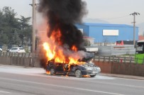D-100'De Alev Alev Yanan Otomobil Küle Döndü