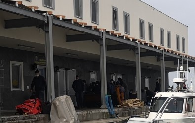 Dikili'de 63 Göçmen Ölüm Yolculuğuna Çıkmadan Yakalandı