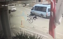 İstanbul'da İlginç Kaza Açıklaması Bisikletli İle Yaya Çarpıştı Haberi