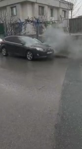 (Özel) Çekmeköy'de Park Halindeki Otomobilin Alevlere Teslim Olduğu Anlar Kamerada