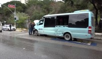 (Özel) Maltepe'de Önüne Yaya Fırlayan Araç Sürücüsü, Direksiyonu Kırınca Minibüse Çarptı Haberi