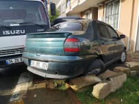 (Özel) Sancaktepe'de Seyir Halindeyken Bayılan Kamyon Sürücüsü 5 Araca Çarptı