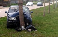 Samsun'da Otomobil Ağaca Çarptı Açıklaması 1 Yaralı Haberi