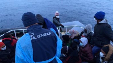 Ayvalık'ta Türk Kara Sularına İtilen 30 Afrikalı Mülteci Kurtarıldı