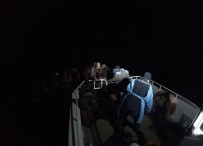 Ayvalık'ta Türk Kara Sularına İtilen 38 Düzensiz Göçmen Kurtarıldı Haberi