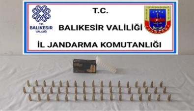 Balıkesir'de Jandarmadan 18 Aranan Şahsa Gözaltı