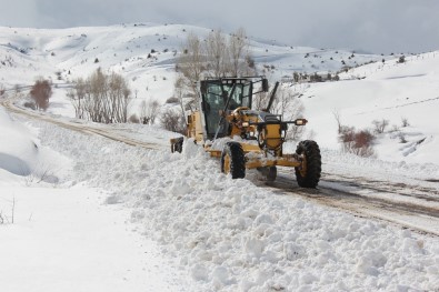 Bayburt'ta Yüksek Kesimlerde Karla Mücadele Çalışmaları Devam Ediyor