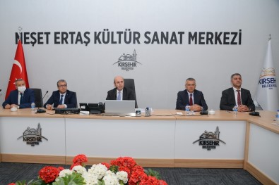 Belediye Başkanı Ekicioğlu, 'Önceki Dönem İşlerle Birlikte Yeni Projeler Hayata Geçiriyoruz'