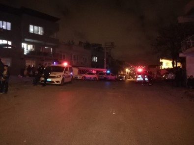 İzmir'de Sokak Ortasında Silahlı Çatışma Açıklaması 6 Yaralı