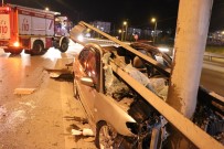 Kontrolden Çıkan Otomobil Bariyerlere Ok Gibi Saplandı Açıklaması 2 Yaralı