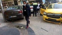 Samsun'da Kaza Yapan Otomobil Kaldırımdaki Yayaya Çarptı Açıklaması 1 Yaralı Haberi