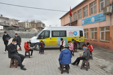 Şırnak'ta EBA Mobil Destek Aracı Köy Yollarında