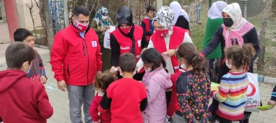 Türk Kızılay'ı Bayrampaşa Kadın Kolları'ndan Van'a Isıtan Ziyaret