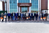 Çınar, Yeşilyurt Belediyesi'nden Emekli Olan Personellere Plaket Takdim Etti Haberi