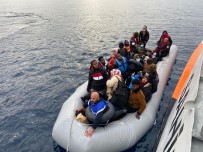 İzmir'de 64 Düzensiz Göçmen Kurtarıldı