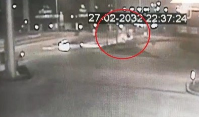 Kazada Yaralanan Arkadaşının Ailesini Hastaneye Götürdü Dönüş Yolunda Takla Attı