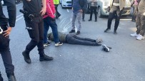 (Özel) Kağıthane'de Aracın Çarptığı Motosikletli Genç Ağır Yaralandı.. O Anlar Kamerada Haberi