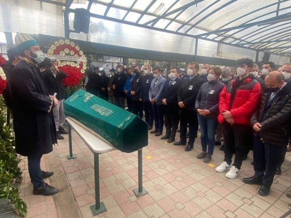 Canan Kaftancıoğlu erkeklerle birlikte aynı safta cenaze namazı kıldı!