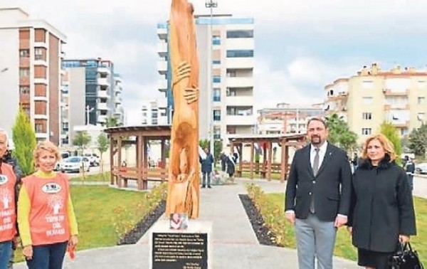 İzmir'e heykelci zihniyet eziyeti!